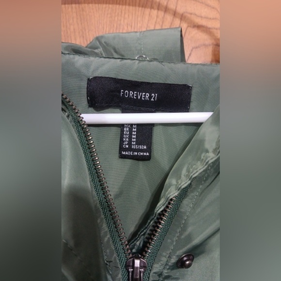 Forever 21 Windbreaker No Lining Medium with Hood Army Green - Picture 4 of 4
